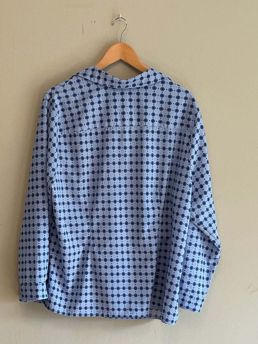 Y2K Women's 2XL Vibrant Blue Geometric Diamond Print Roll-Tab Sleeve Blouse - Picture 5 of 7